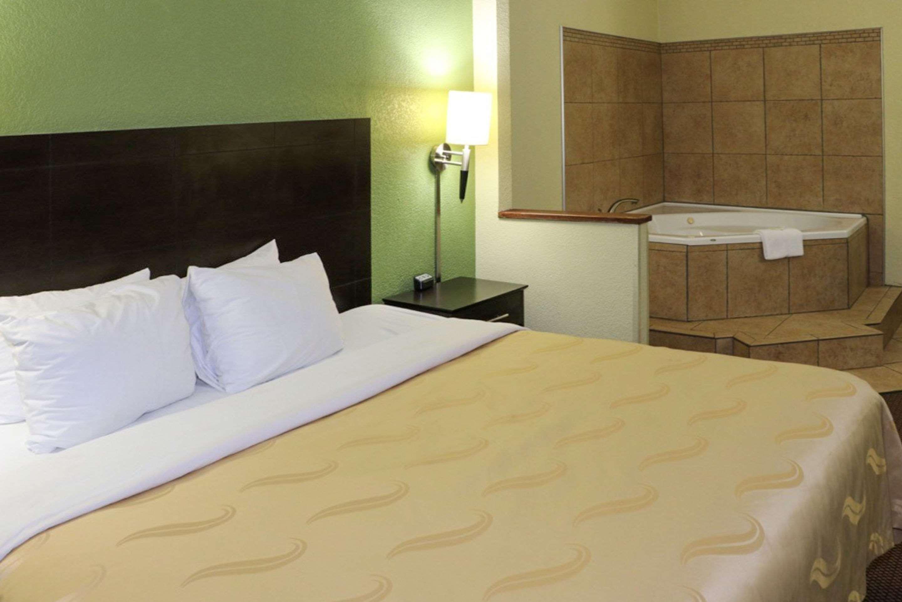 אוונסוויל Quality Inn East מראה חיצוני תמונה