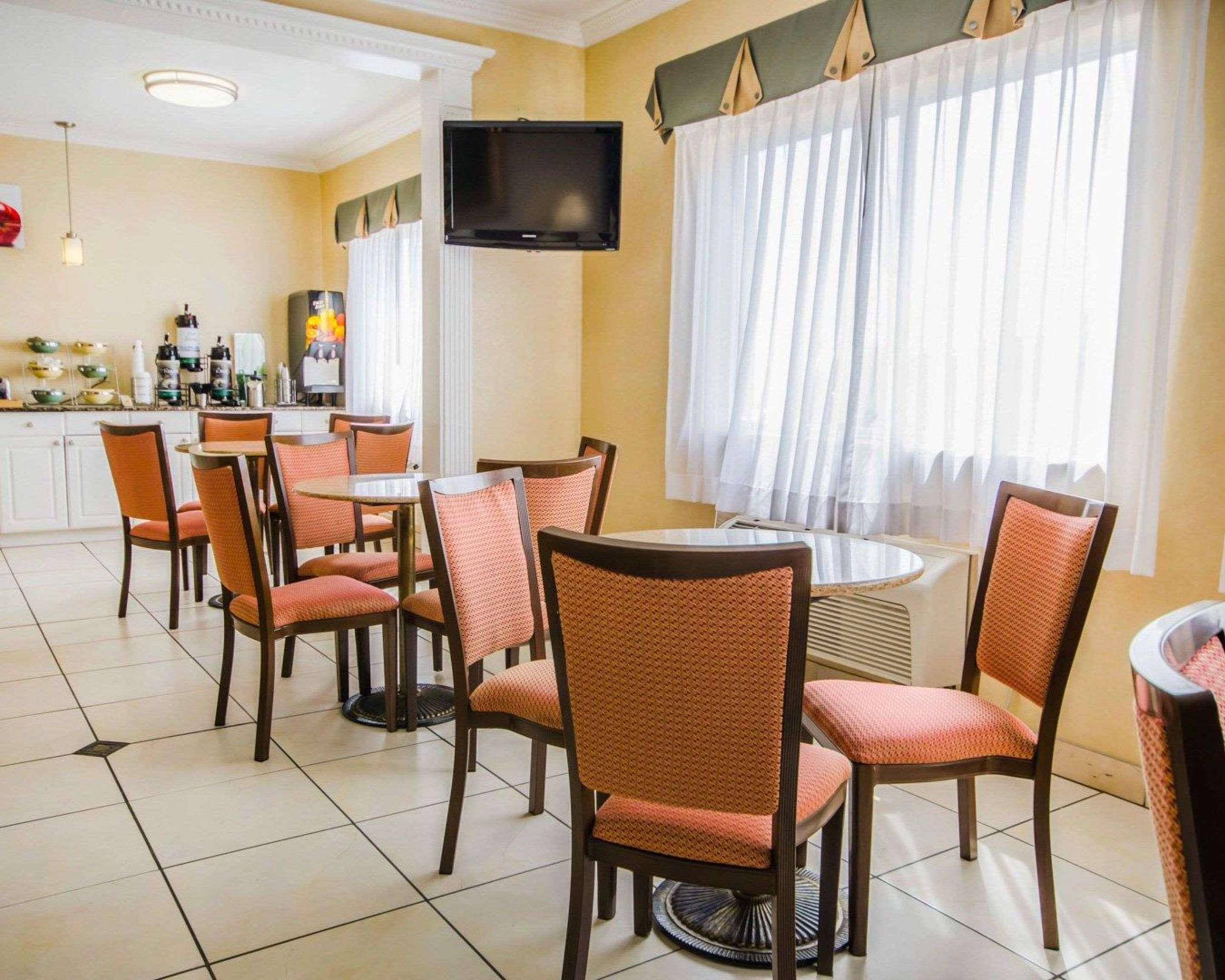 אוונסוויל Quality Inn East מראה חיצוני תמונה