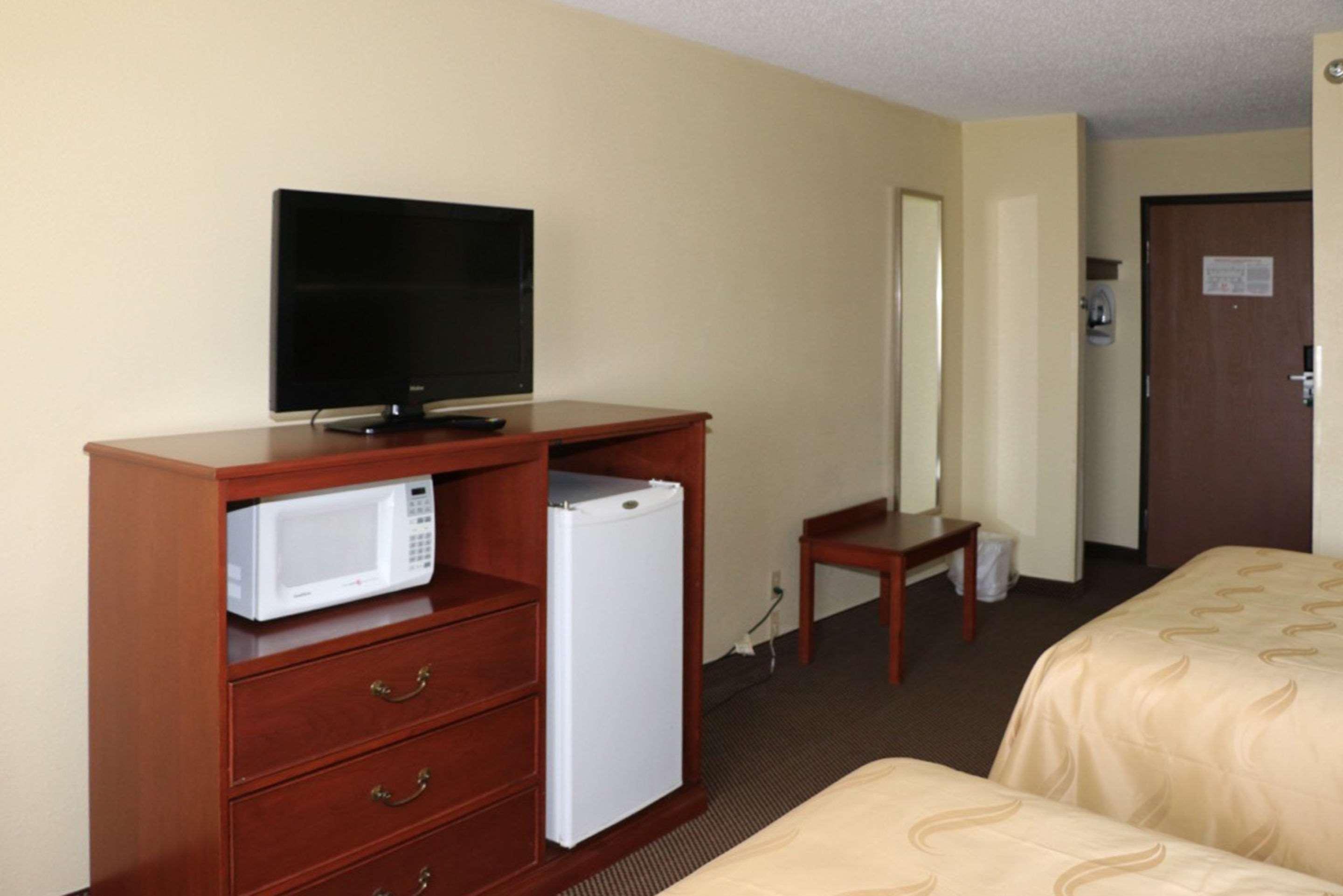 אוונסוויל Quality Inn East מראה חיצוני תמונה