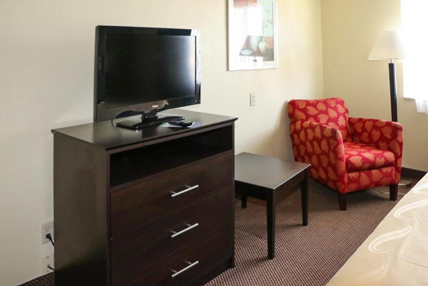 אוונסוויל Quality Inn East מראה חיצוני תמונה