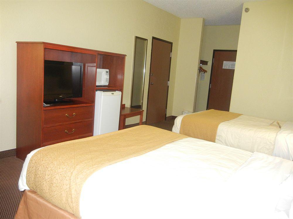 אוונסוויל Quality Inn East מראה חיצוני תמונה